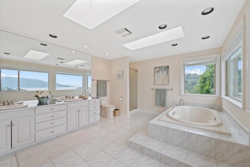 5532 Westhaven Road, West Vancouver, BC 