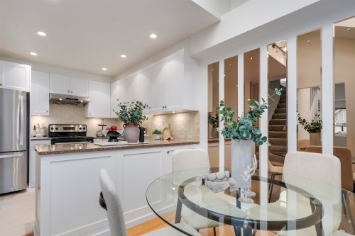 2564 6Th Avenue W, Vancouver, BC 