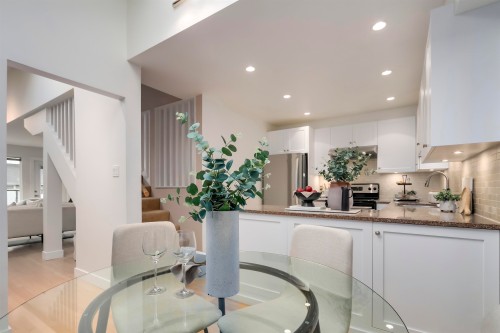 2564 6Th Avenue W, Vancouver, BC 