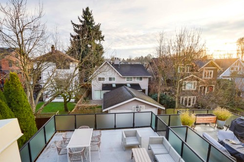 2564 6Th Avenue W, Vancouver, BC 