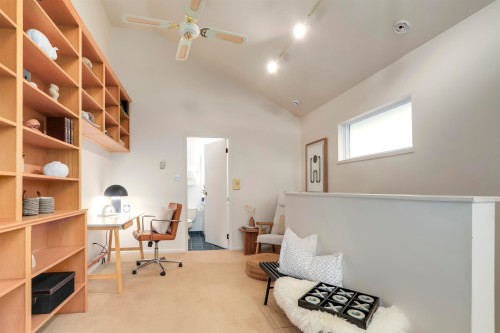 2564 6Th Avenue W, Vancouver, BC 