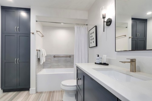 2564 6Th Avenue W, Vancouver, BC 