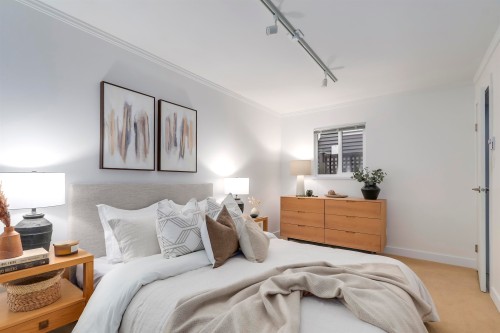 2564 6Th Avenue W, Vancouver, BC 