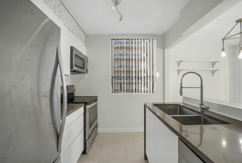 502-1737 Duchess Avenue, West Vancouver, BC 