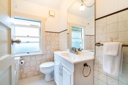 498 5Th Avenue E, Vancouver, BC 