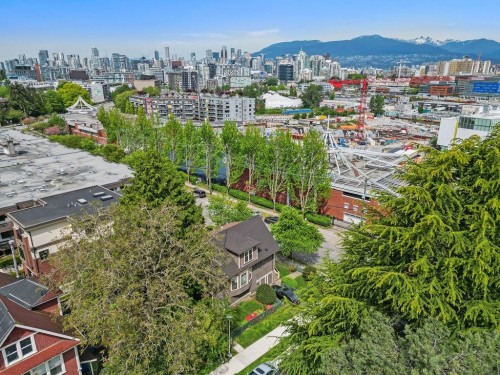 498 5Th Avenue E, Vancouver, BC 