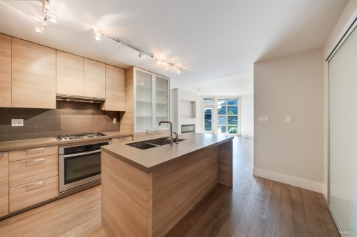 111-3606 Aldercrest Drive, North Vancouver, BC 