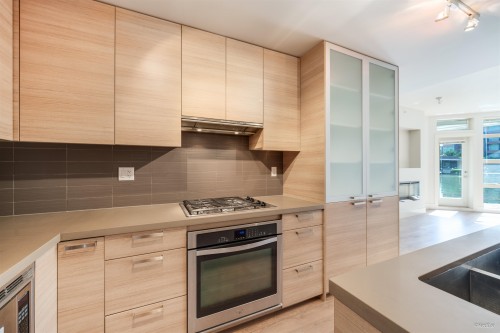 111-3606 Aldercrest Drive, North Vancouver, BC 