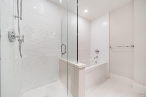 111-3606 Aldercrest Drive, North Vancouver, BC 