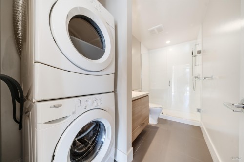 111-3606 Aldercrest Drive, North Vancouver, BC 