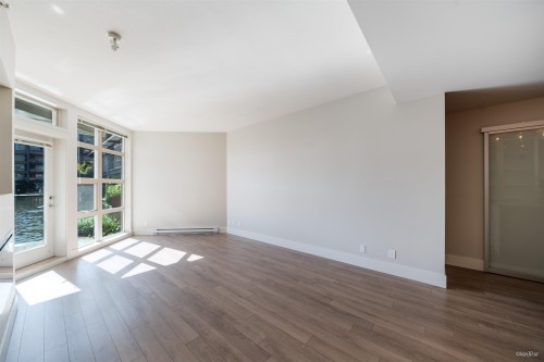 111-3606 Aldercrest Drive, North Vancouver, BC 