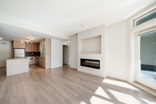 111-3606 Aldercrest Drive, North Vancouver, BC 