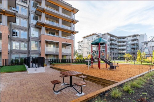 322-7133 14Th Avenue, Burnaby, BC 