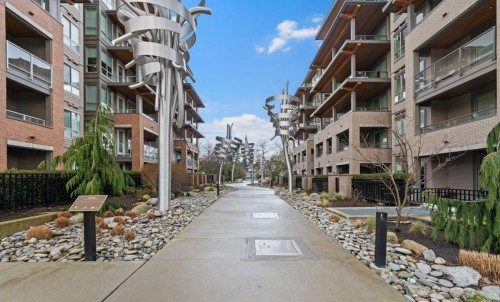 322-7133 14Th Avenue, Burnaby, BC 