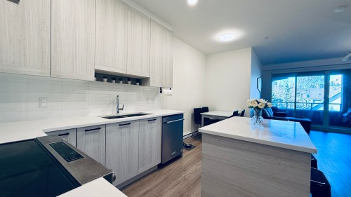 322-7133 14Th Avenue, Burnaby, BC 