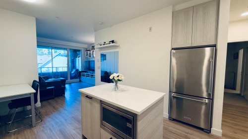 322-7133 14Th Avenue, Burnaby, BC 