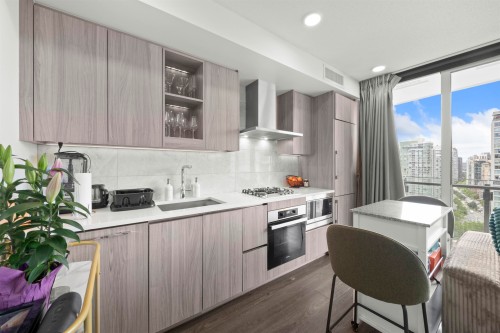 2304-89 Nelson Street, Vancouver, BC 