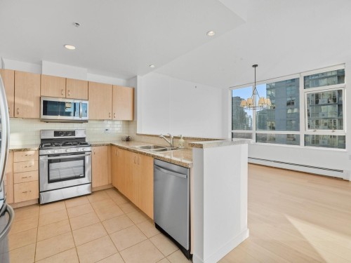 801-120 16Th Street W, North Vancouver, BC 