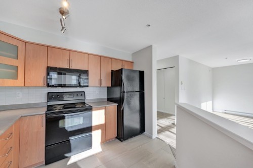 101-3142 St Johns Street, Port Moody, BC 