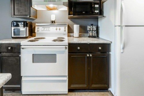 201-22722 Lougheed Highway, Maple Ridge, BC 