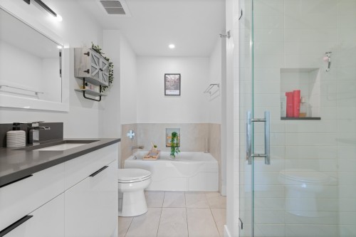 414-332 Lonsdale Avenue, North Vancouver, BC 