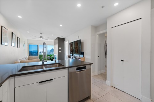 414-332 Lonsdale Avenue, North Vancouver, BC 