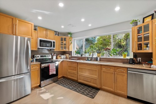 869 Clements Avenue, North Vancouver, BC 