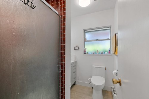 869 Clements Avenue, North Vancouver, BC 