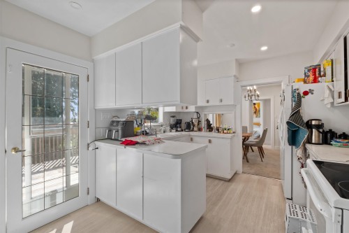 869 Clements Avenue, North Vancouver, BC 