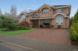 10320 Scotsdale Avenue  Richmond, BC V7E 3V1