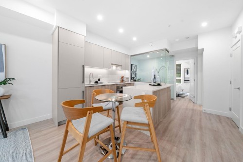 111-7161 17Th Avenue, Burnaby, BC 