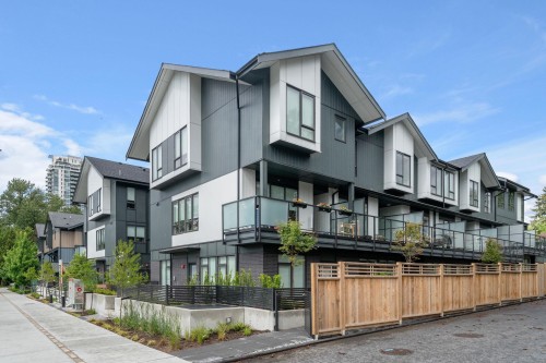 111-7161 17Th Avenue, Burnaby, BC 