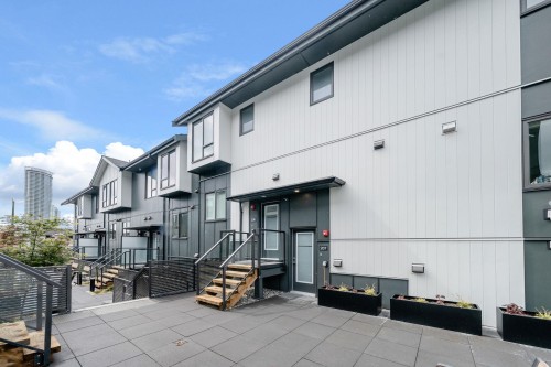 111-7161 17Th Avenue, Burnaby, BC 