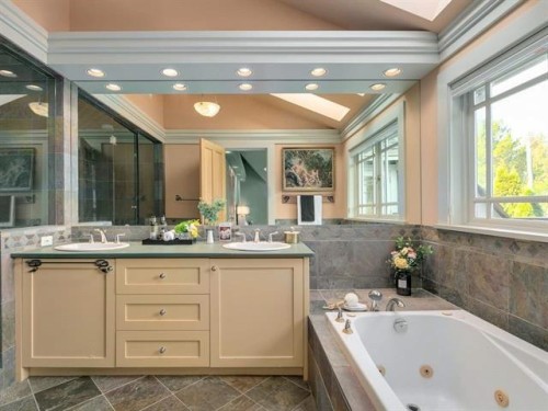 4035 27Th Avenue W, Vancouver, BC 