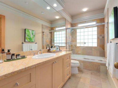 4035 27Th Avenue W, Vancouver, BC 