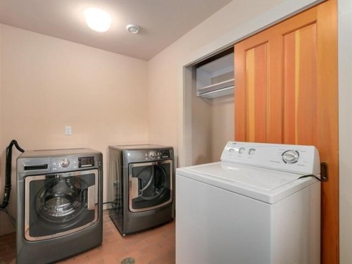 4035 27Th Avenue W, Vancouver, BC 