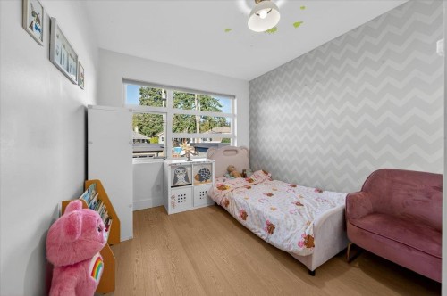 2-252 19Th Street E, North Vancouver, BC 