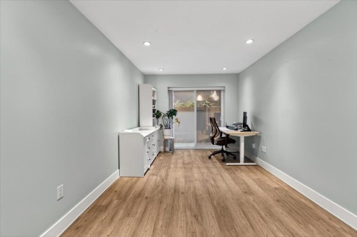 2-252 19Th Street E, North Vancouver, BC 