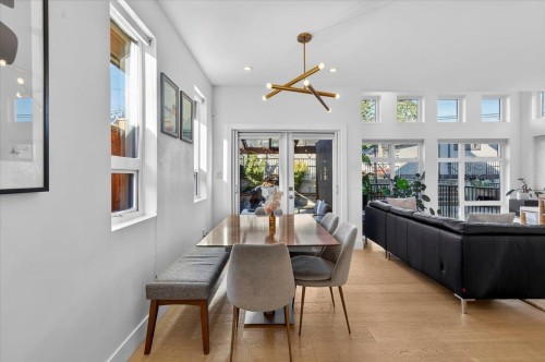 2-252 19Th Street E, North Vancouver, BC 