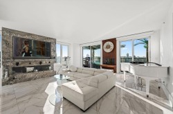 19A-199 Drake Street  Vancouver, BC V6Z 2T9