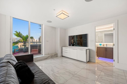 19A-199 Drake Street, Vancouver, BC 