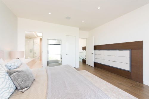 107 Hythe Avenue N, Burnaby, BC 