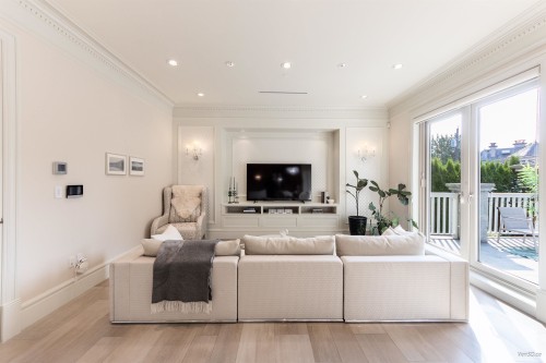 1192 39Th Avenue W, Vancouver, BC 