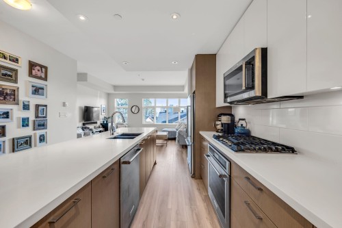 Th21-271 Francis Way, New Westminster, BC 