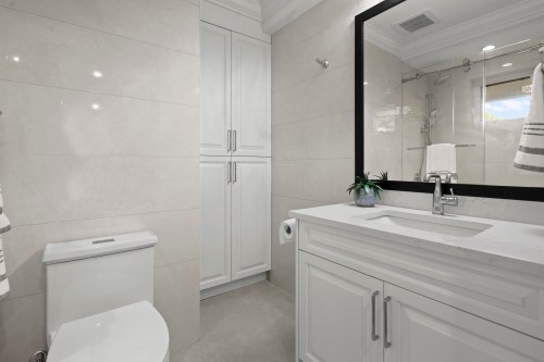 2377 7Th Avenue W, Vancouver, BC 