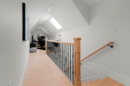 2377 7Th Avenue W, Vancouver, BC 