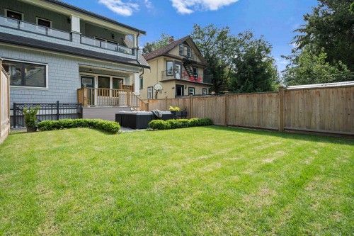 2377 7Th Avenue W, Vancouver, BC 