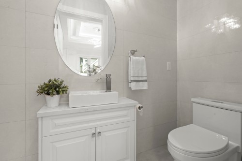 2377 7Th Avenue W, Vancouver, BC 