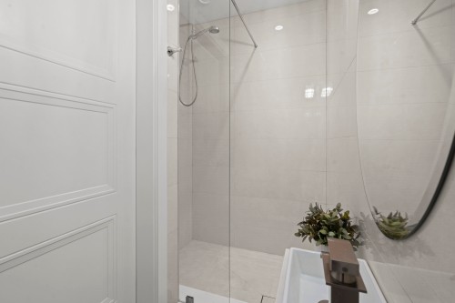 2377 7Th Avenue W, Vancouver, BC 