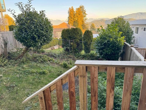 8-694 School Road, Gibsons, BC 